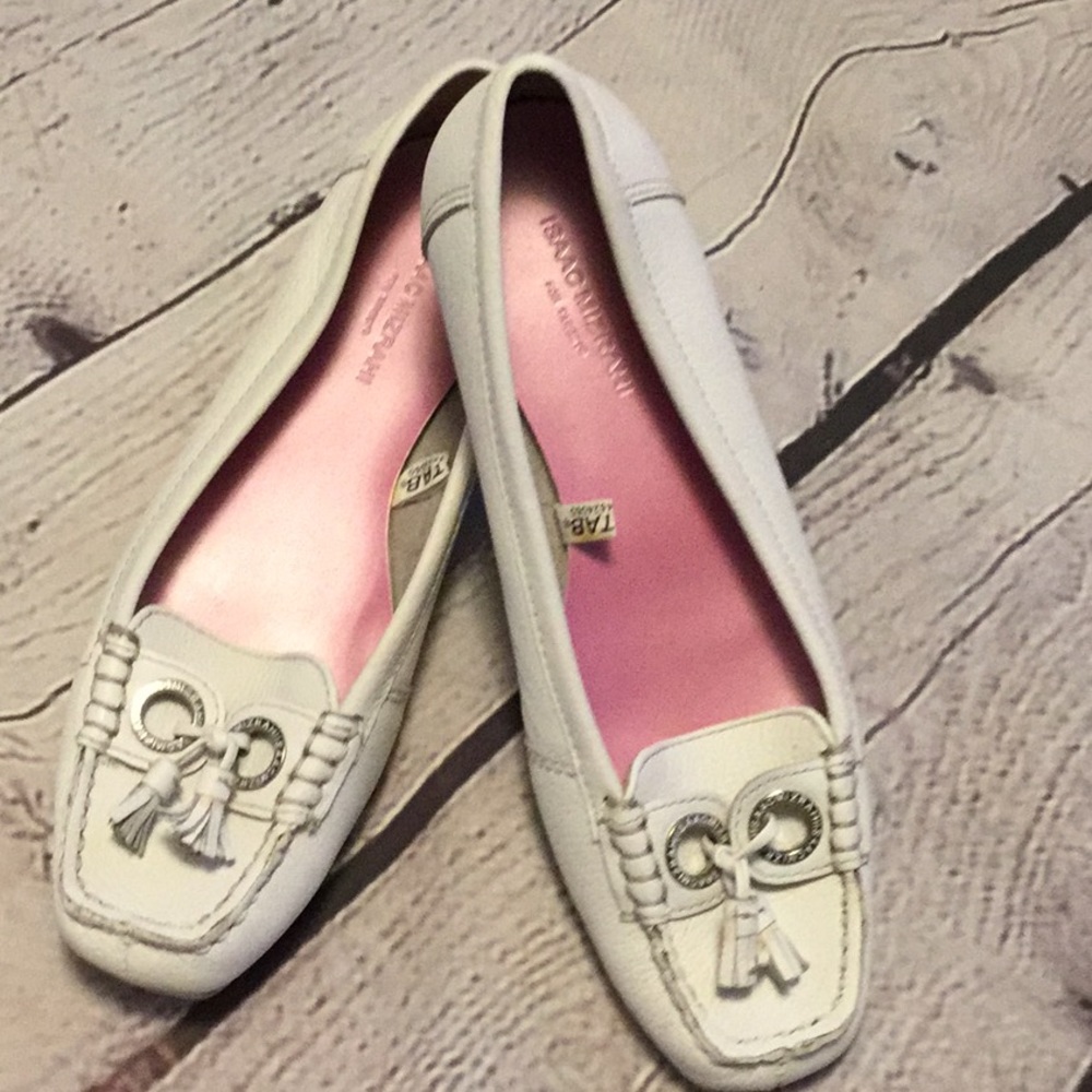 EUC Isaac Mizrahi White Loafer w Tassels 8 1/2